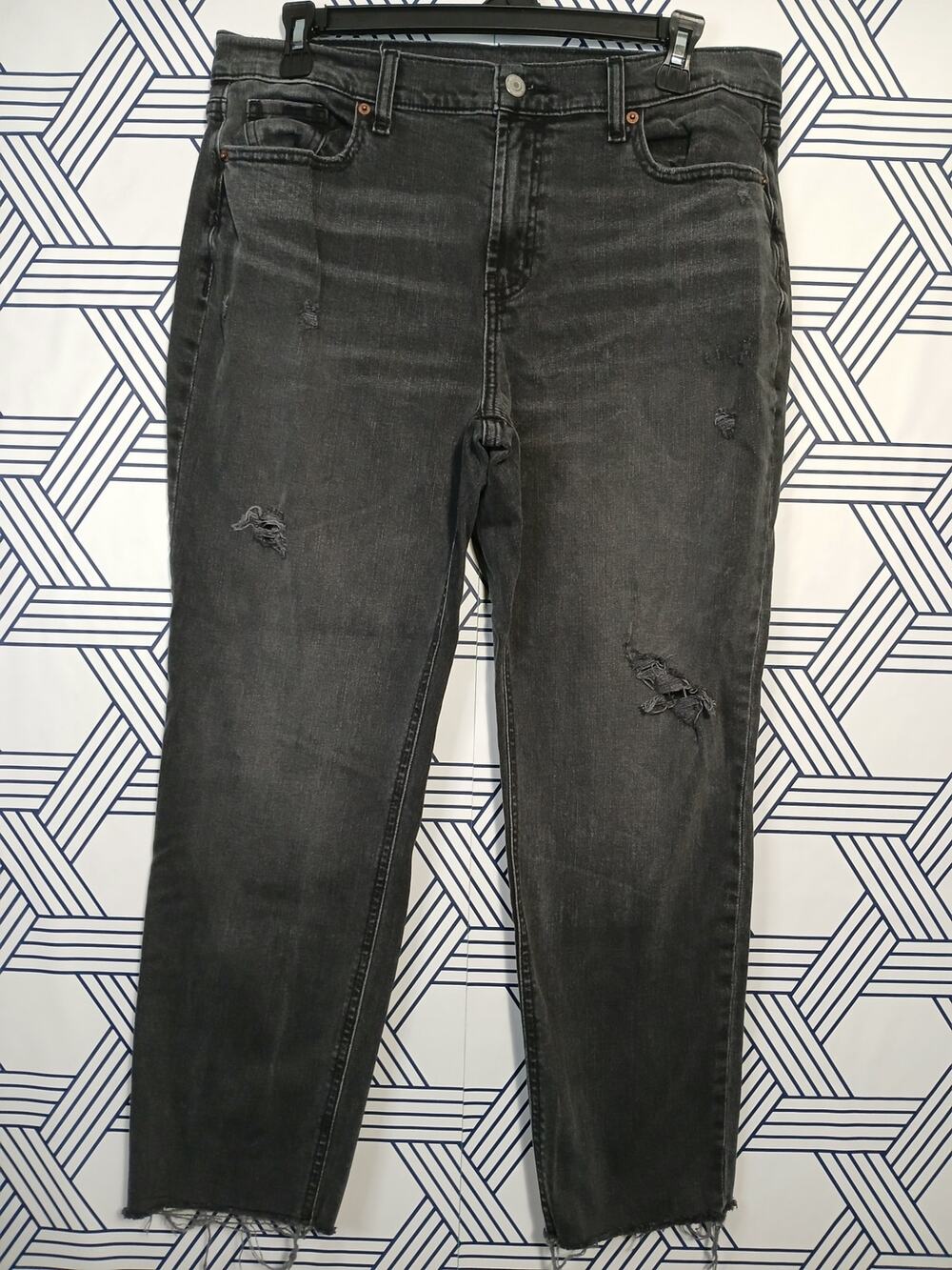 Old Navy Mid-Rise Boyfriend Jeans Distressed Grunge Streetwear Model Off Duty